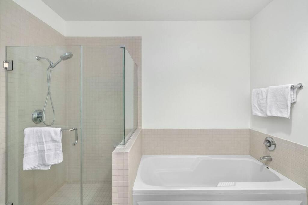 Downtown La With The Breathtaking View 2 Bedrooms And Parking Space Los Angeles Exterior photo