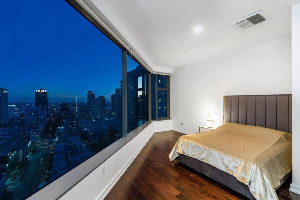 Downtown La With The Breathtaking View 2 Bedrooms And Parking Space Los Angeles Exterior photo